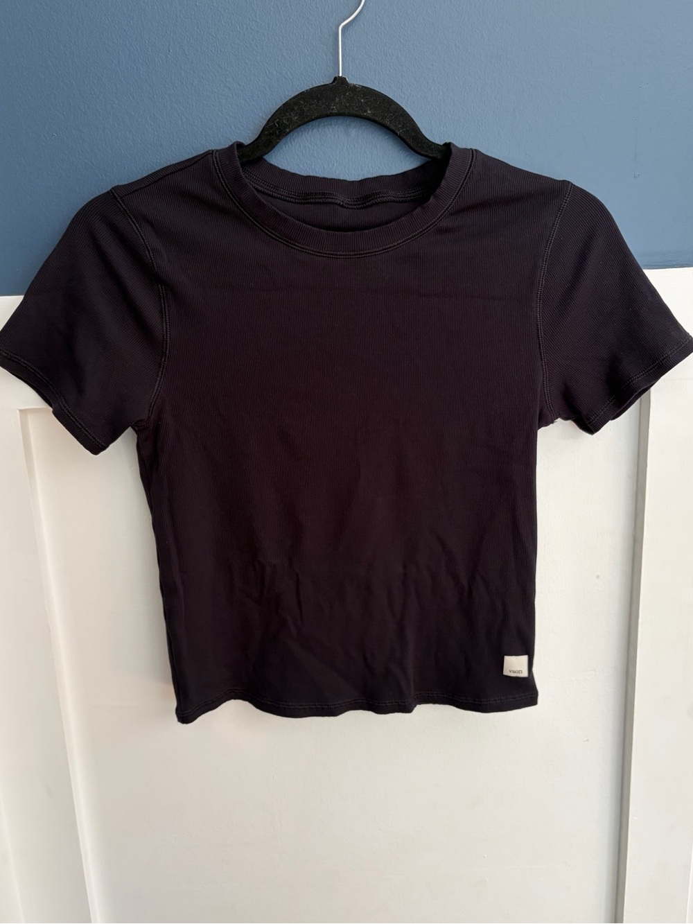 Vuori Women’s Pose Fitted Tee Black Ribbed Cropped Size Small VW169
